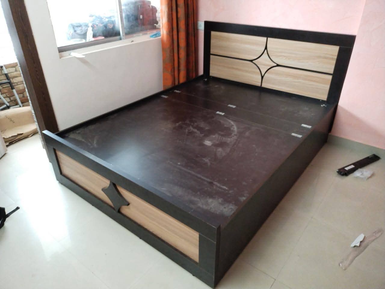 Kanfedens 5x7 ft Modern Particle Board Bed