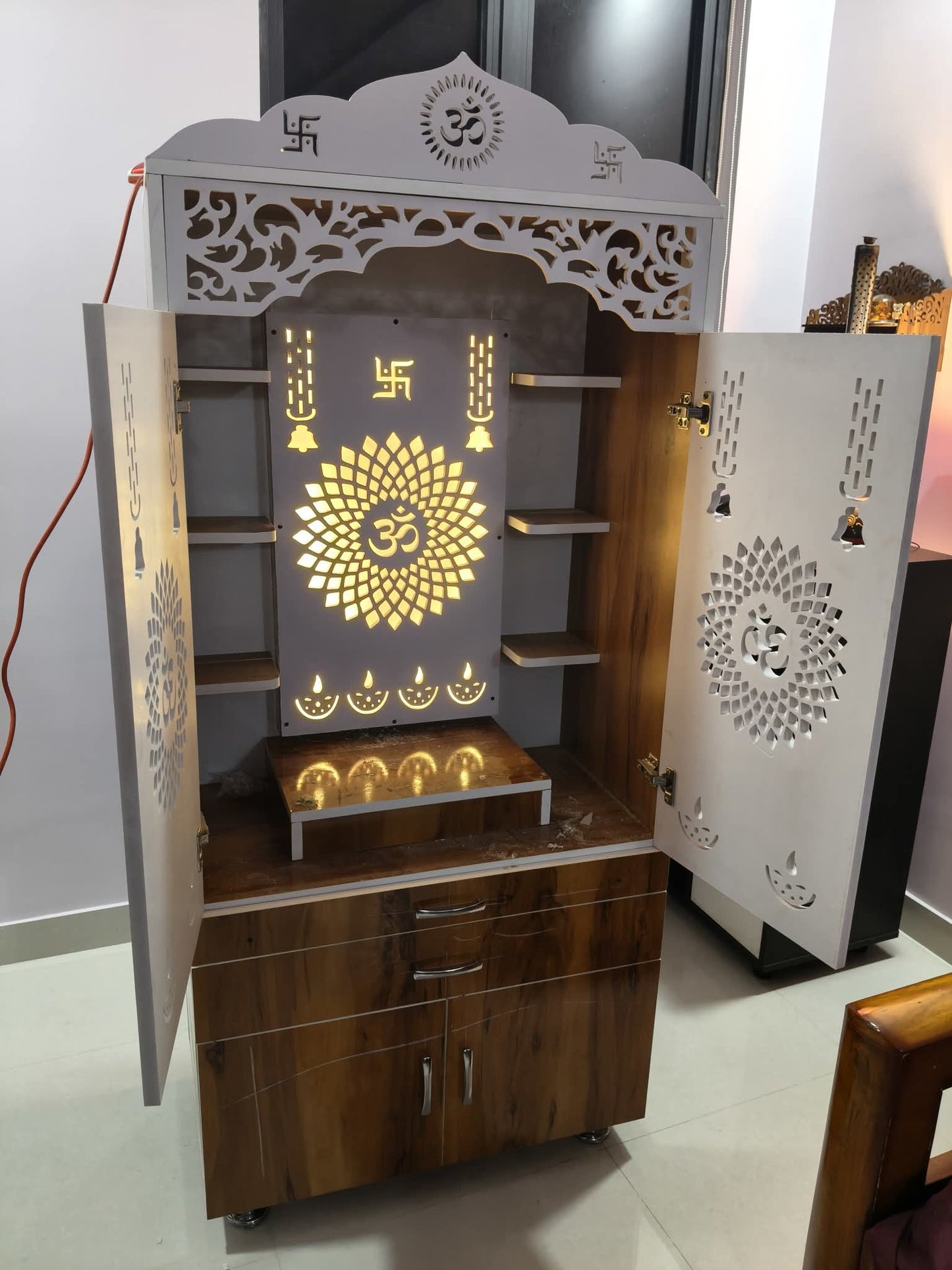 Temple 60*30*20 inch+ door wd
